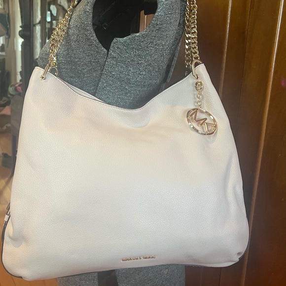 Michael Kors Handbags - Michael Kors Lillie soft pink Large Shoulder Tote